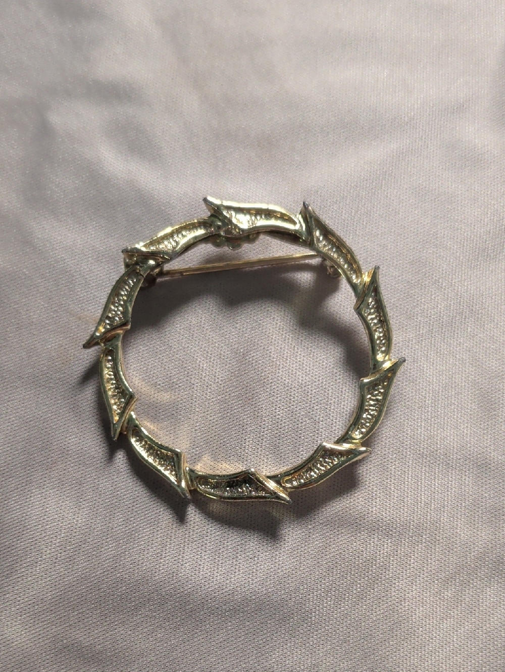 Vintage Gerry's Gold Tone Wreath Brooch